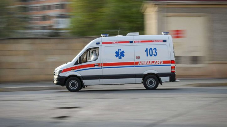 В Баку пешеход погиб под колесами автобуса