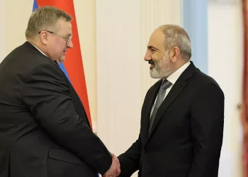 Пашинян и Оверчук обсудили разблокировании коммуникаций