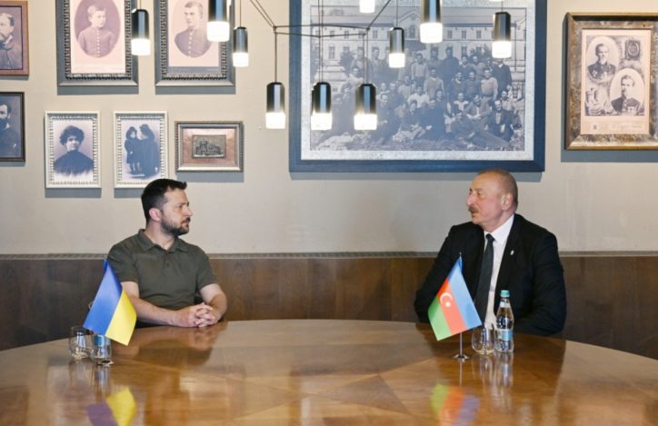 Алиев заверил Зеленского в продолжении поддержки Украины