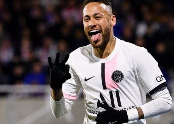 Неймар решил продолжить карьеру в Бразилии