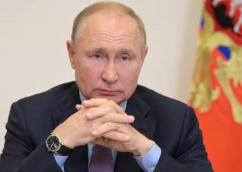 Путин посетовал на отсутствие современных вооружений в России