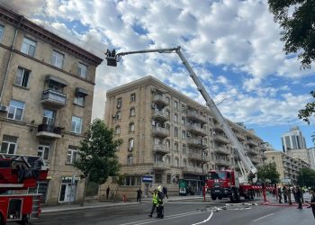 В Баку бомжи спровоцировали пожар в 5-этажке