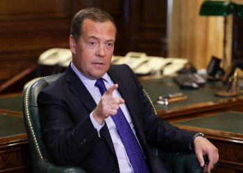 "Галльский петух прокукарекал". Медведев жестко высмеял Макрона из-за Гренландии 3 "Галльский петух прокукарекал". Медведев жестко высмеял Макрона из-за Гренландии