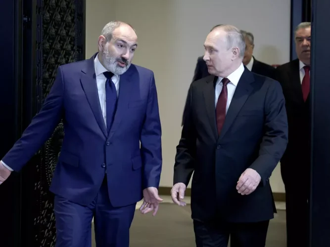 Putinlə Paşinyan nədən danışıblar?