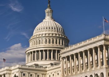 Трамп попросил сенаторов отказаться от каникул