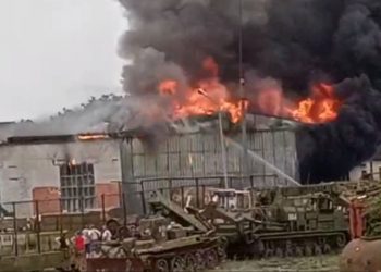 В ставропольской воинской части вспыхнул пожар (видео)