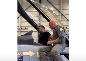 Зеленский сел в кабину F-16 (видео)