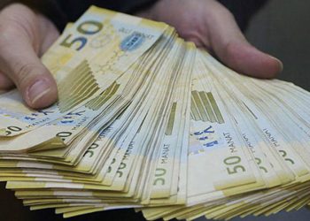 В Азербайджане уравняют зарплаты мужчин и женщин