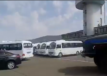 Армяне на автобусах и автомобилях покидают Ханкенди