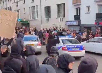 В Париже начались столкновения (видео)
