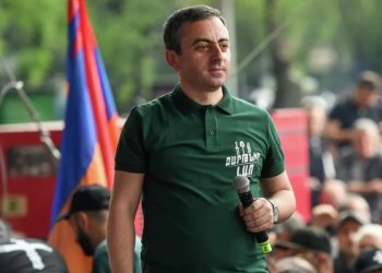 Лидер армянских реваншистов отказался принимать армян из Карабаха у себя в комплексе 5 Лидер армянских реваншистов отказался принимать армян из Карабаха у себя в комплексе