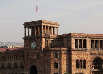 Ереван утверждает о готовности к диалогу с Баку по деэскалации