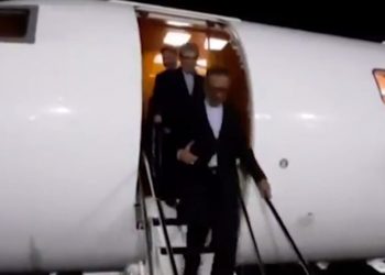 Освобождённые в США иранские заключённые прибыли в Тегеран (видео) 14 Освобождённые в США иранские заключённые прибыли в Тегеран (видео)