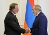 Пашинян попросил США помочь Армении