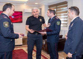 Эйвазов велел наградить турецкого полицейского за уважение к флагу Азербайджана (фото) 6 Эйвазов велел наградить турецкого полицейского за уважение к флагу Азербайджана (фото)