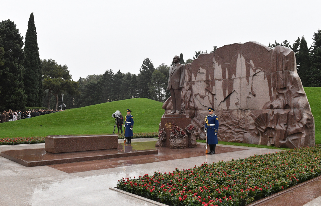 Почтена светлая память общенационального лидера Гейдара Алиева (фото)