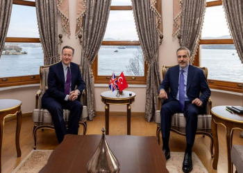 Турция начала военную операцию против курдских боевиков. Противоречия турции. Турция и греция конфликт. Нагорный карабах азербайджанский флаг. Нагорный карабах армения азербайджан.