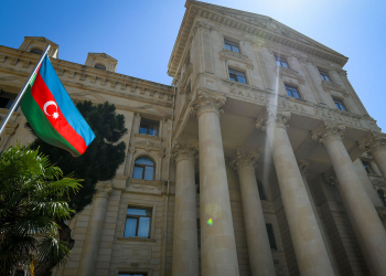 Глава МИД Азербайджана встретился с послом Нидерландов