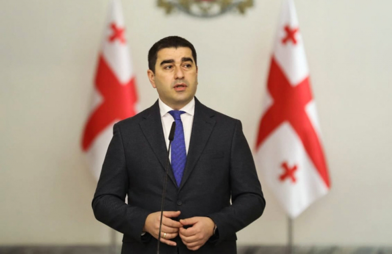 Gürcüstanda hökumət böhranı - qanunu Prezidentin əvəzinə spiker imzalayacaq