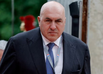 Министр обороны Италии не может покинуть Дубай после ударов Ирана