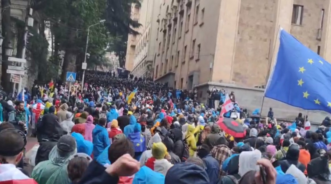 Протесты в Тбилиси проходят в спокойной обстановке (обновлено, видео)