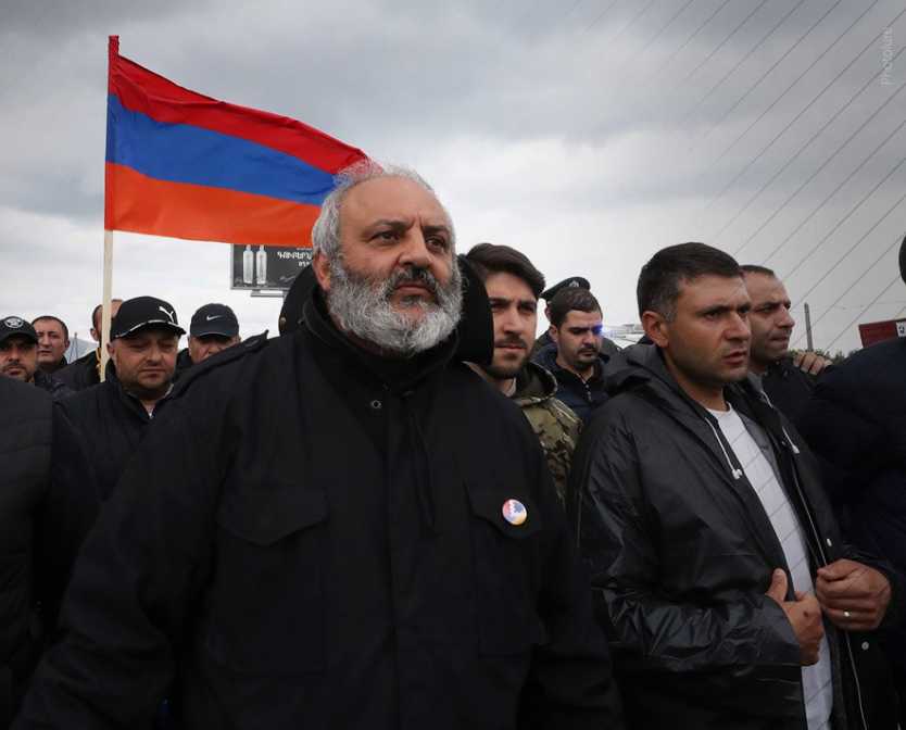 Баграт - Пашиняну: "У вас час, чтобы выйти в отставку"