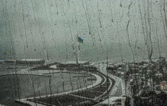 В Баку будут ливни и грозы, в регионах - ливни, град и снег