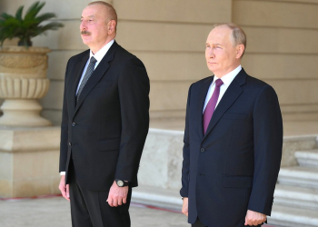 Алиев поздравил Путина с Днём России
