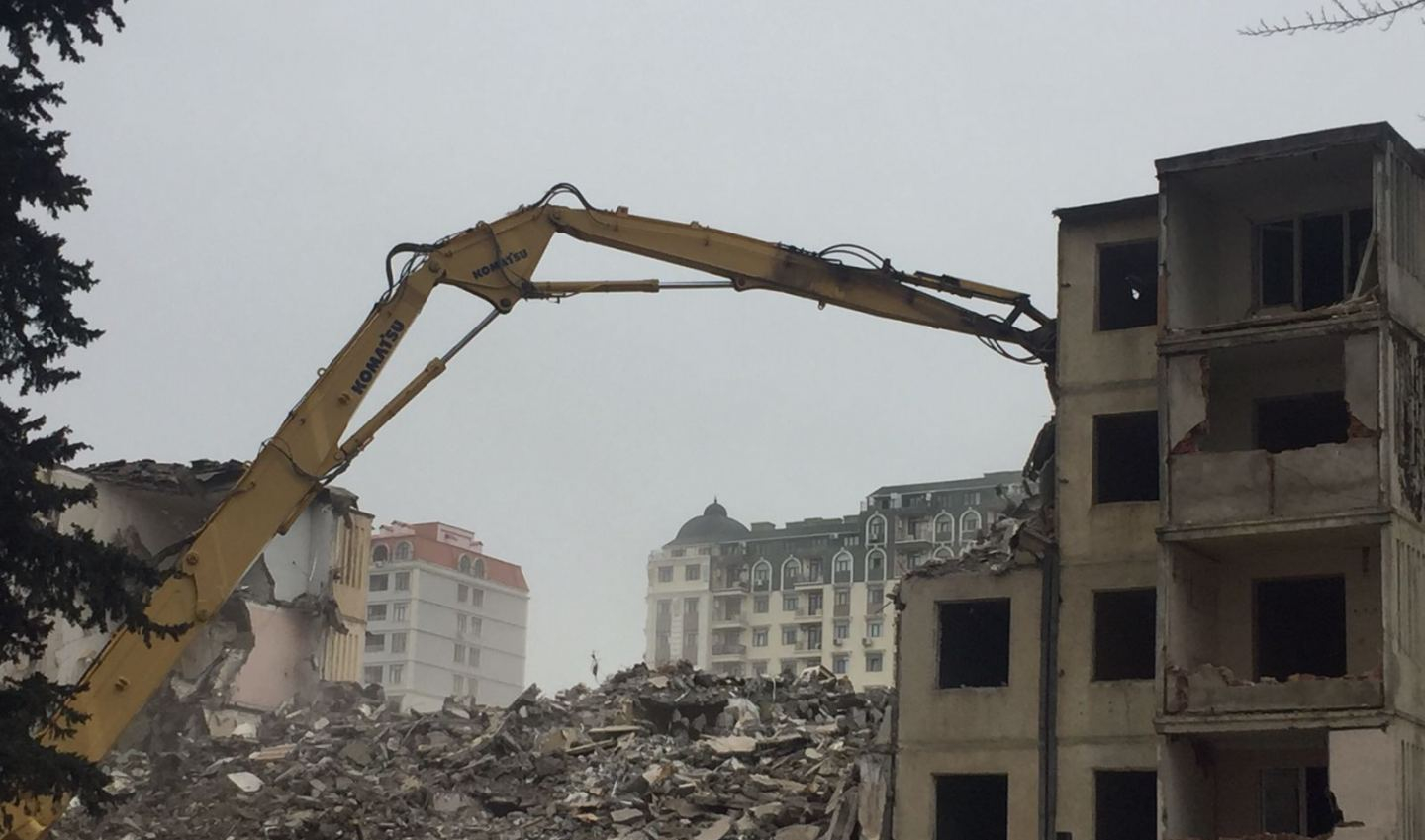 В Хатаинском районе Баку будут снесены жилые и нежилые здания