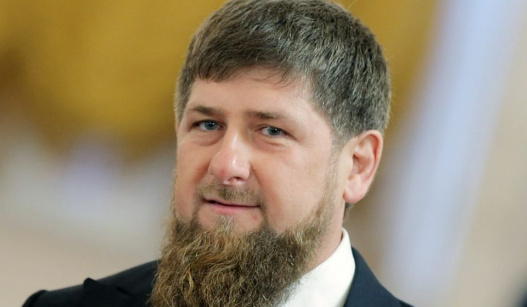 Кадыров потребовал от депутата Госдумы встать на колени перед чеченцами