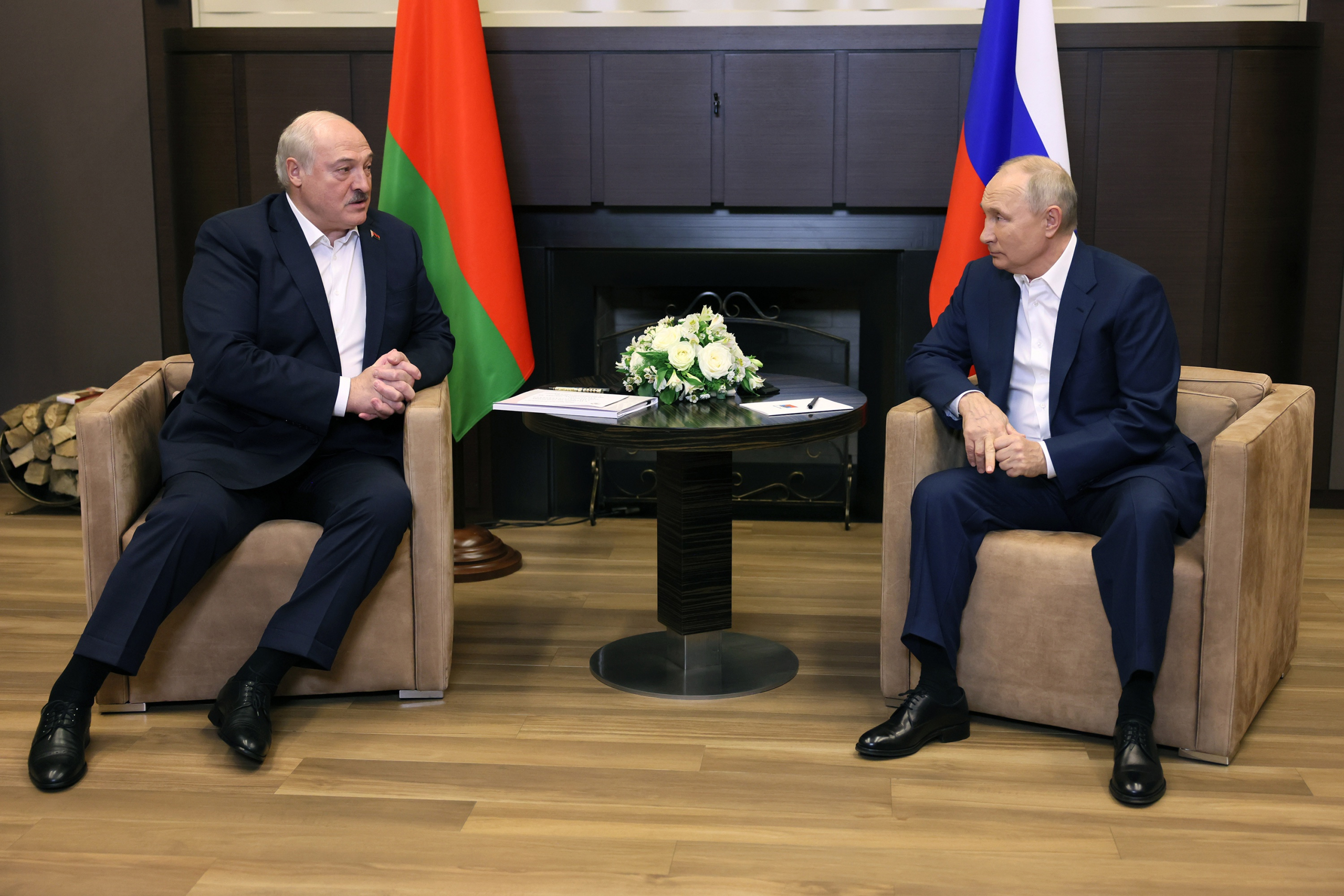Путин и Лукашенко обсудили двустороннее сотрудничество и региональную обстановку