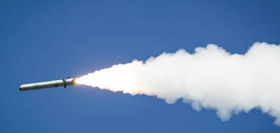 Над Дубаем засняли запуск иранских ракет в сторону Израиля