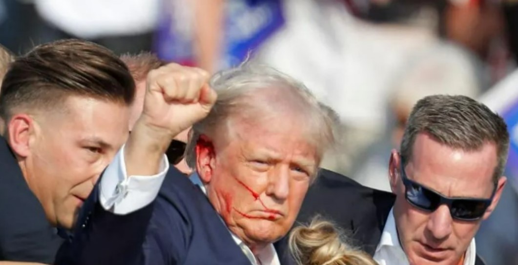 В США проверяют пост экс-главы ФБР с намёком на убийство Трампа