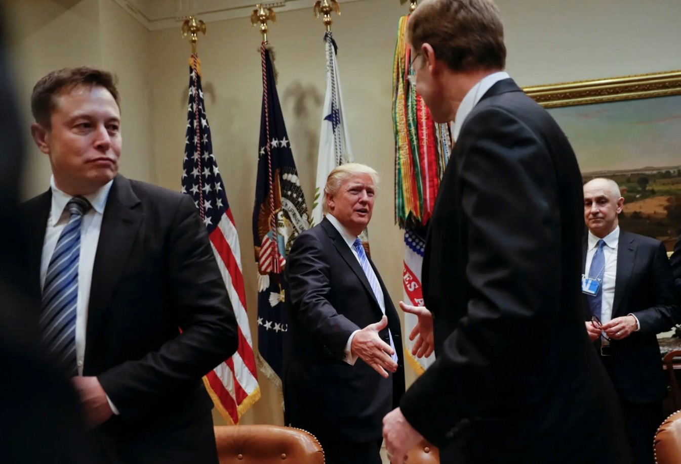 Трамп с Маском прекратили пикировку после переговоров своих представителей