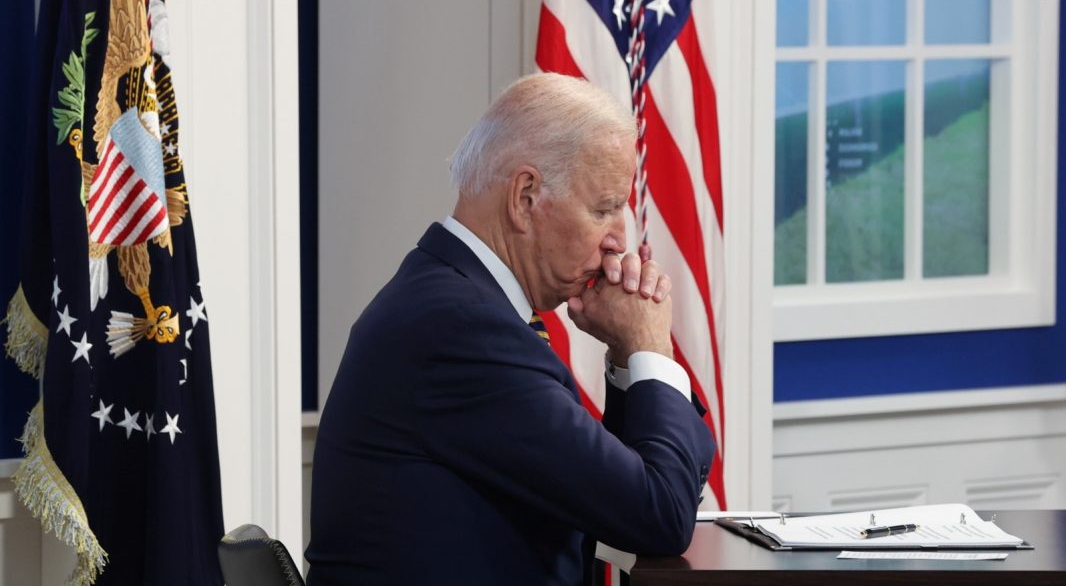 Байден предложил помощь в расследовании крушения самолета AZAL