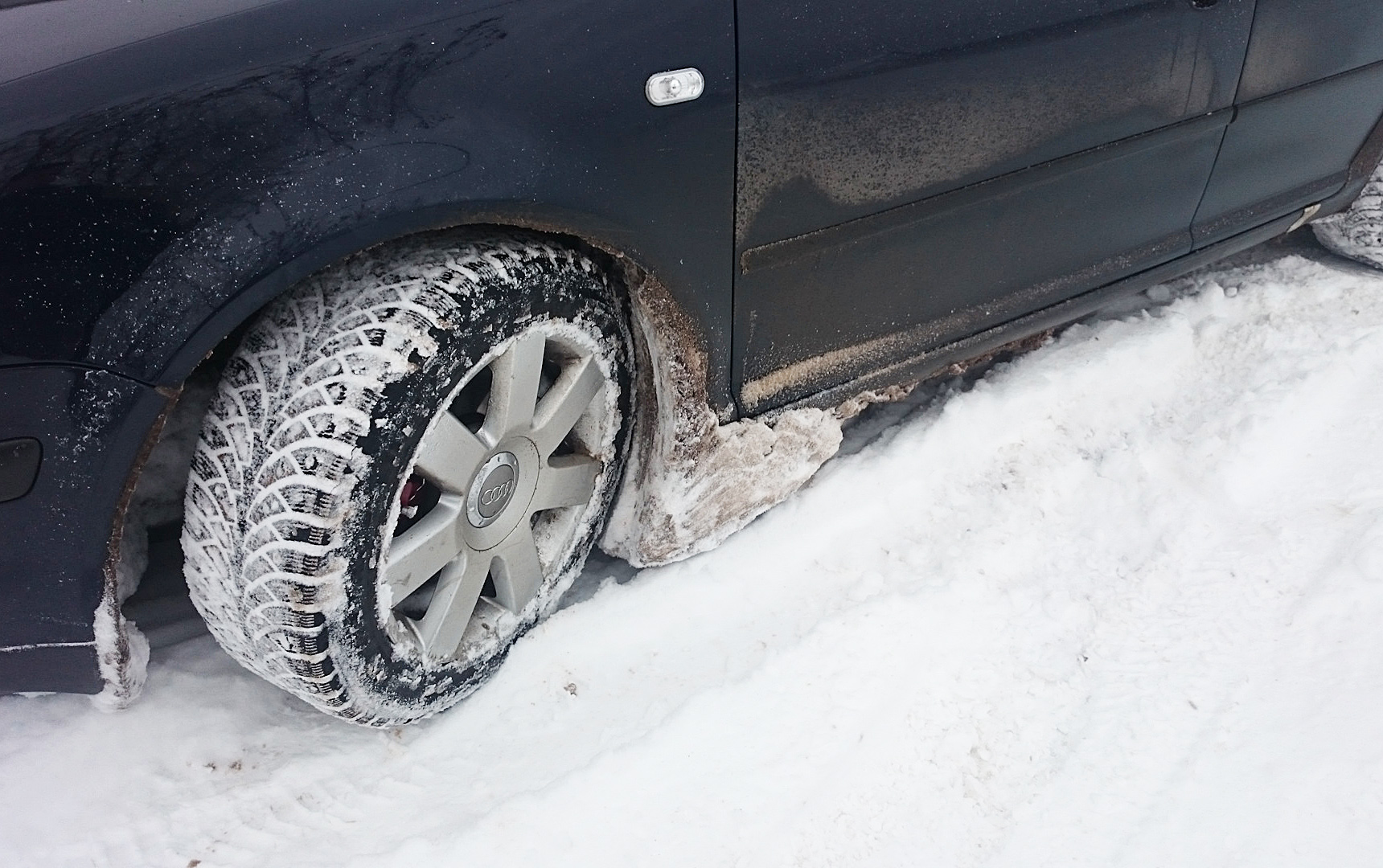 В Шамахинском районе спасены 5 человек, застрявших на дороге