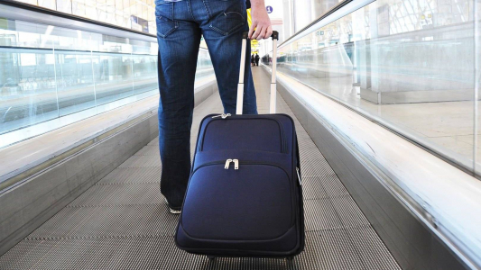 В Милли Меджлисе обсуждали цены на авиабилеты