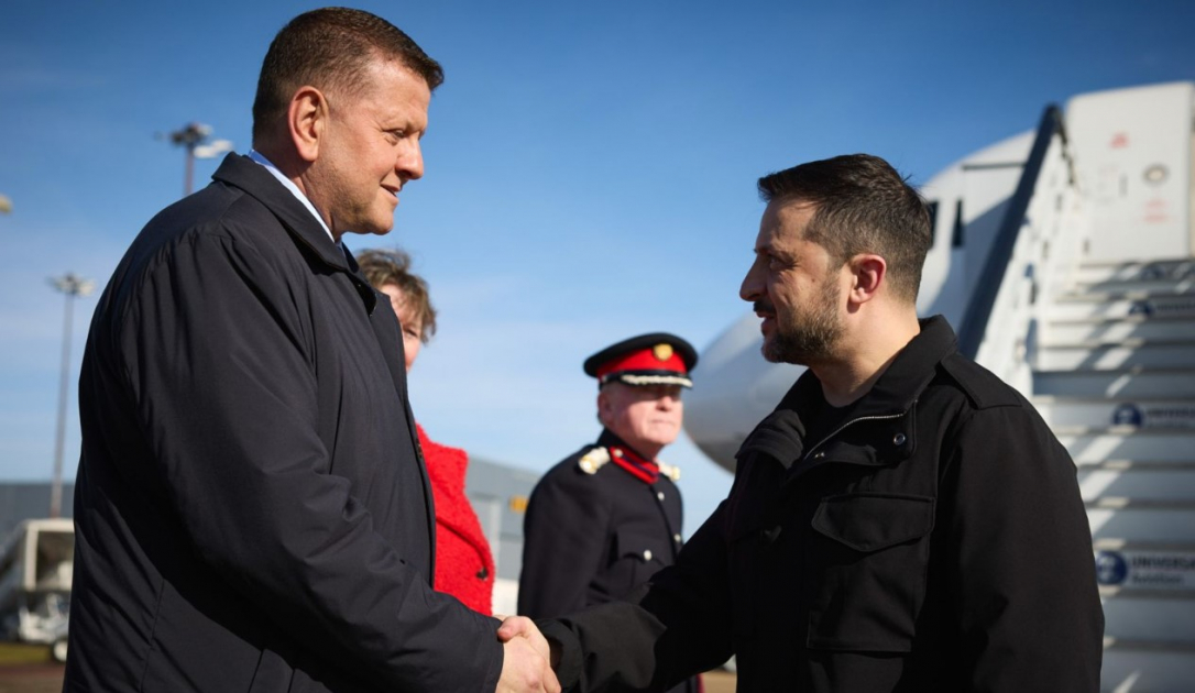 Залужный близок к рейтингу Зеленского и мог бы обойти его на выборах