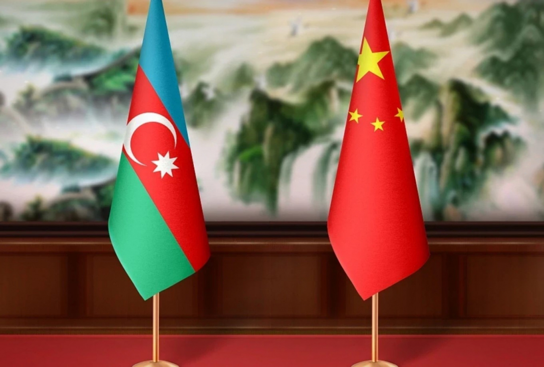 Помощник президента Азербайджана отметил прочные связи с Китаем
