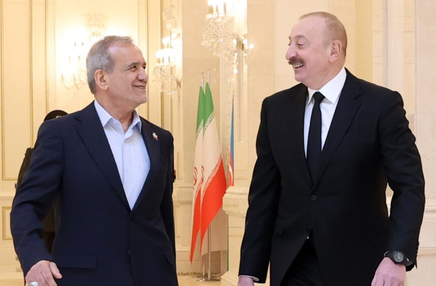 Алиев и Пезешкиан обсудили развитие отношений между странами
