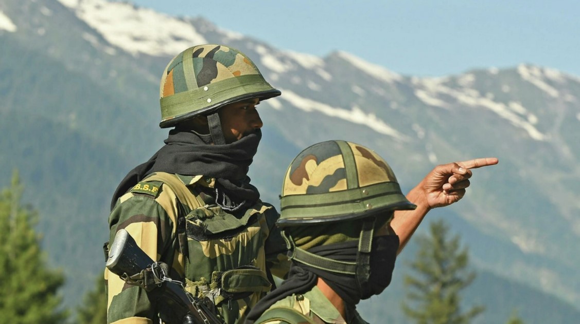 Индия строит в Гималаях дороги и туннели на случай войны с Китаем