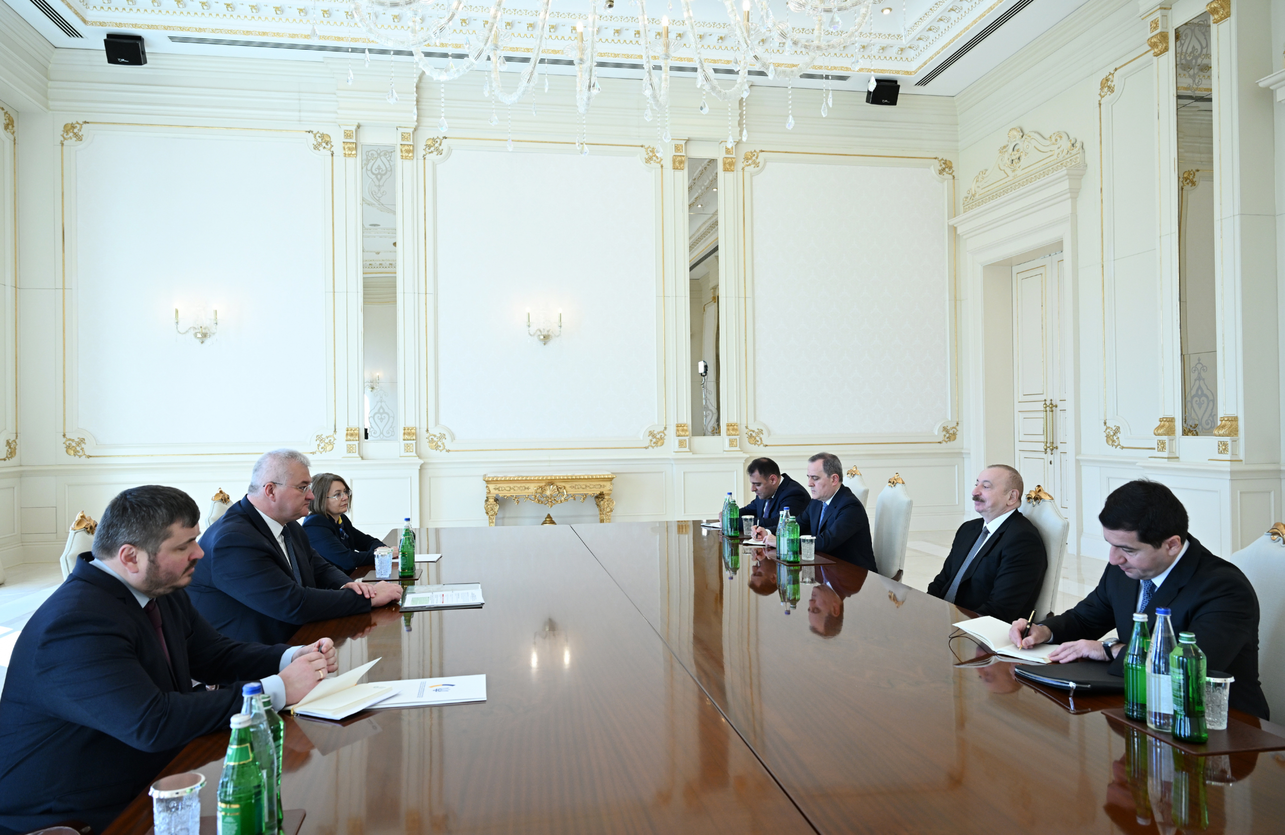 Президент Алиев провел переговоры с Сибигой