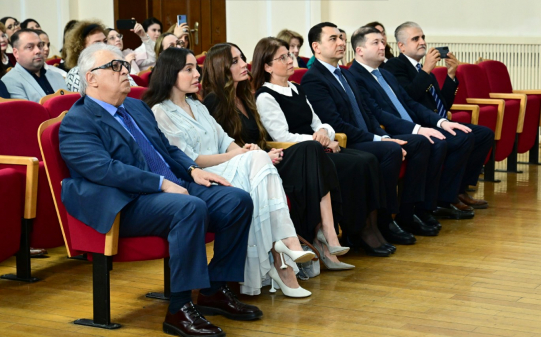Лейла и Арзу Алиевы на концерте в Бакинской музыкальной академии