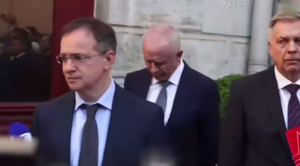 "Ваш президент боится". Французский журналист набросился на Мединского
