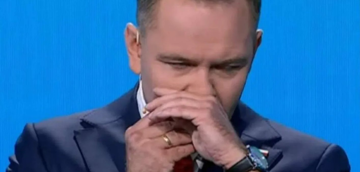 Кандидат в президенты Польши попробовал снюс на теледебатах