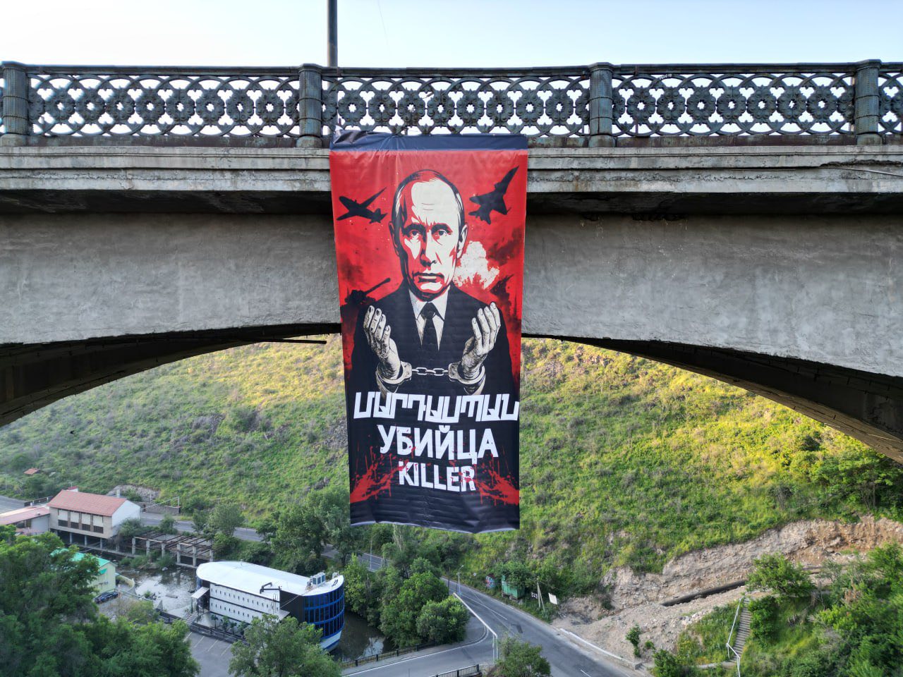 «Путин — убийца»: в Ереване протестуют против визита Лаврова