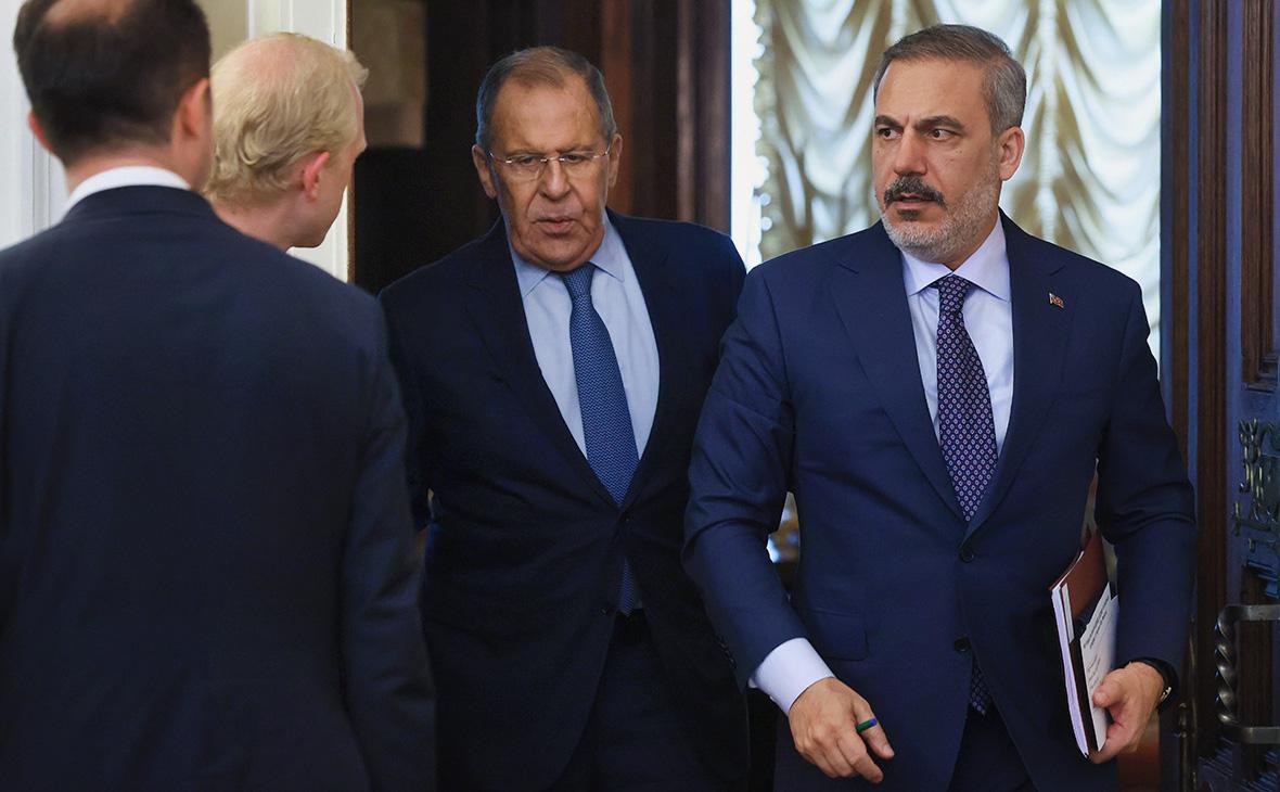 Лавров и Фидан обсудили подготовку к переговорам РФ и Украины