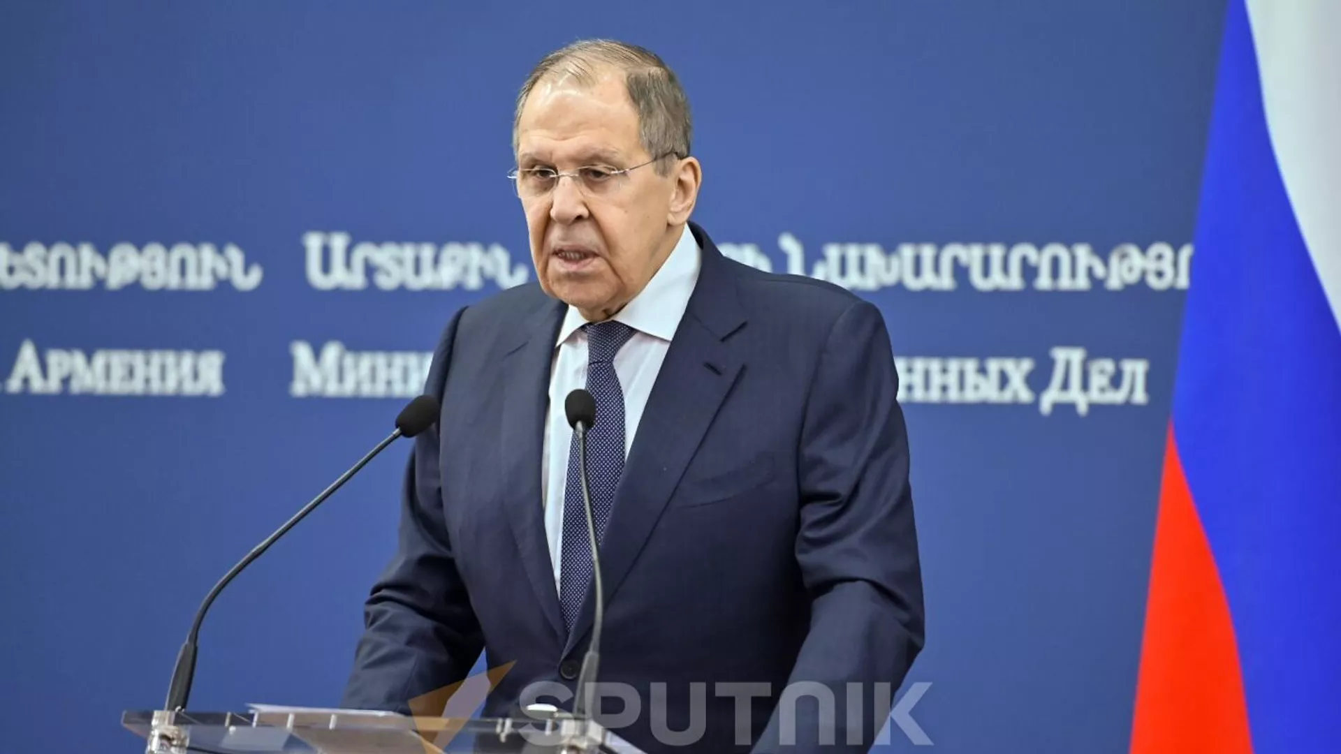 Лавров успокоил Мирзояна: не вижу причин для "украинизации" Армении