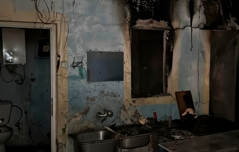 В Сумгайыте мужчина сжег свой дом, чтобы он не достался жене и сыну