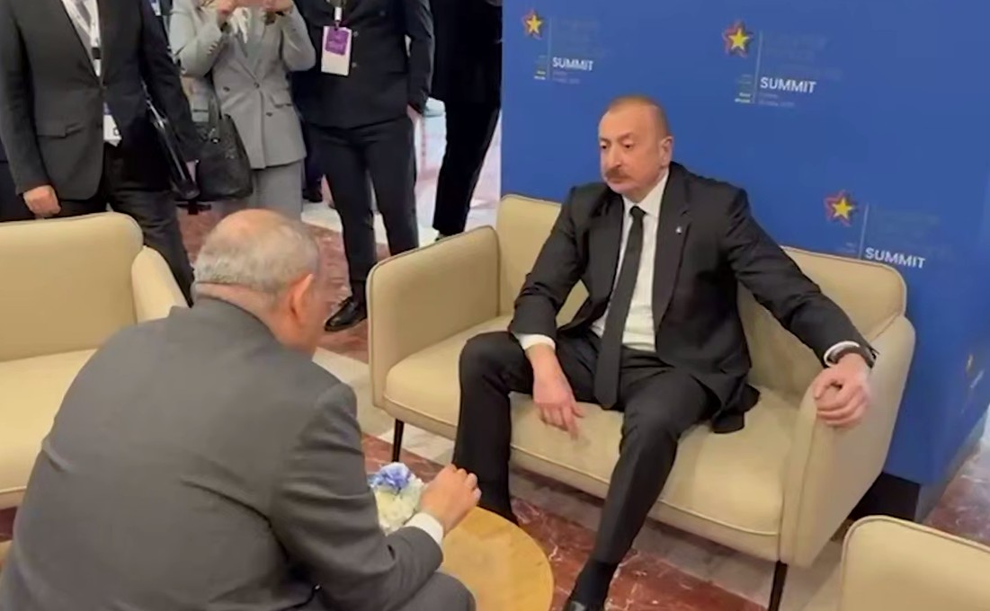 Алиев и Пашинян провели короткую встречу